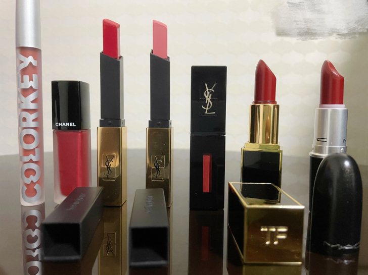 全新以及9成新口红转卖!!因朋友送的有些色...