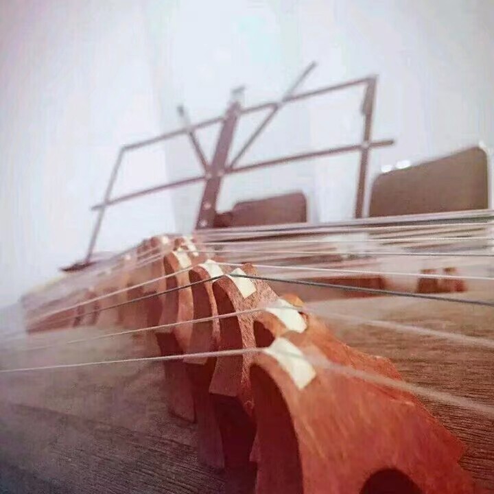 几乎全新的古筝