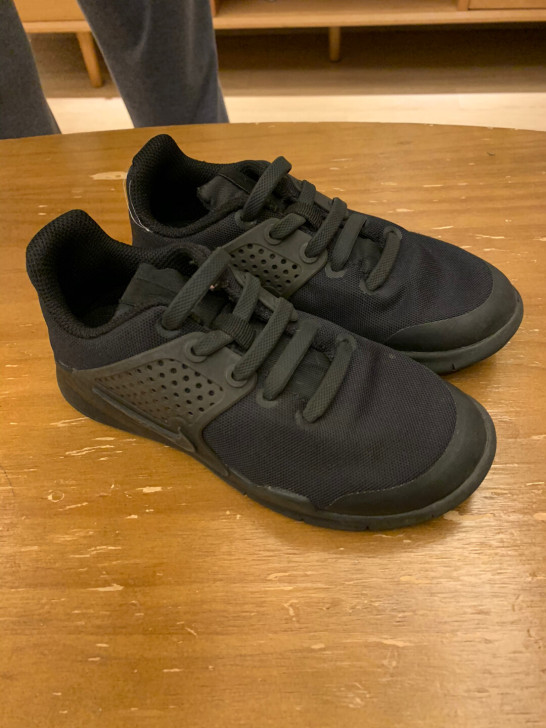 耐克运动鞋，12C内长18