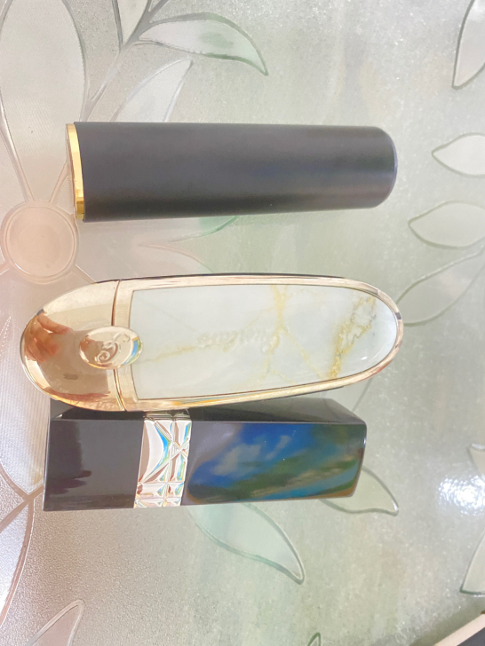 口红，全都是专柜买的，保真，咨询可小刀