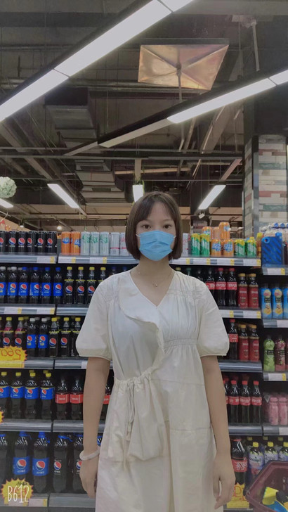 实体店购入的长裙，苹果12后置摄像头。均码...