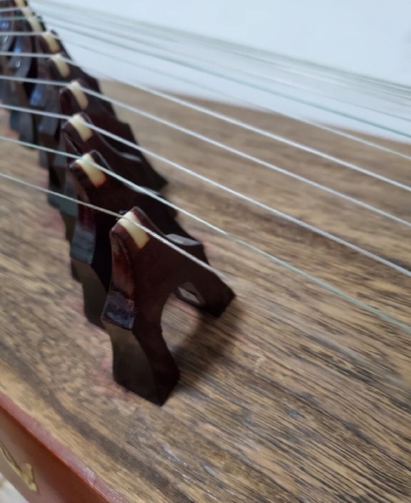 出售古筝，中州牌，买时候2700，买有几年...