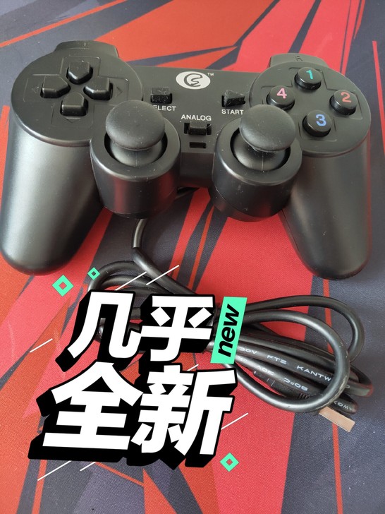 有线手柄，玩拳皇类小游戏很爽。