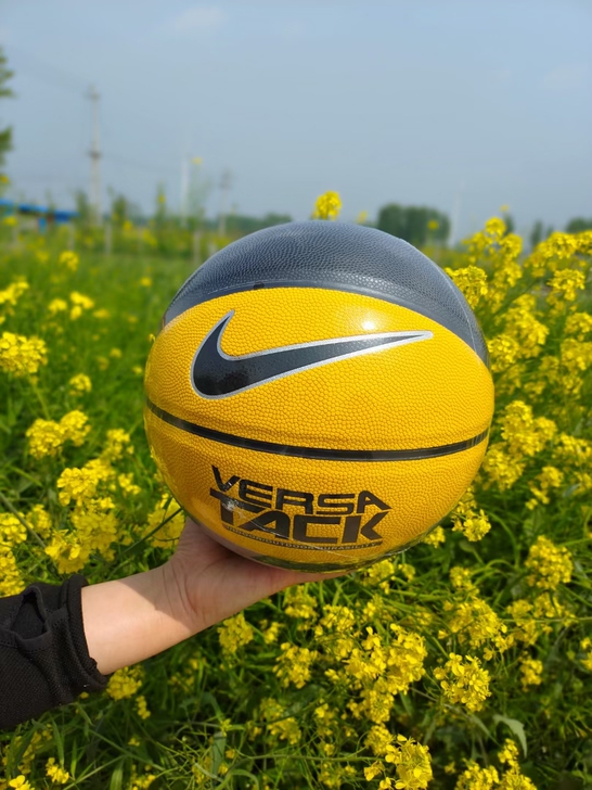 商场活动剩下的耐克篮球