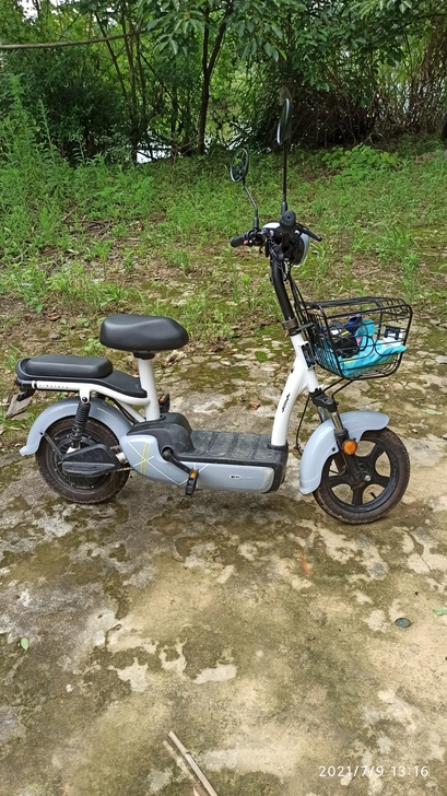 本人有一辆爱玛牌电动车，买来有一年左右，目...