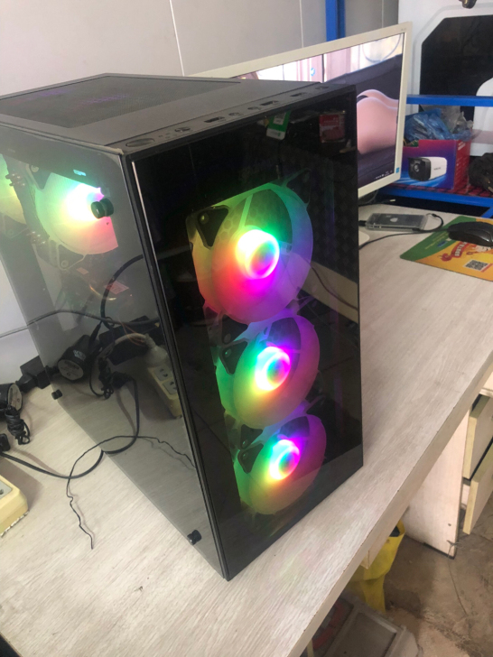 CPU AMD R7 1700X。八核 十...