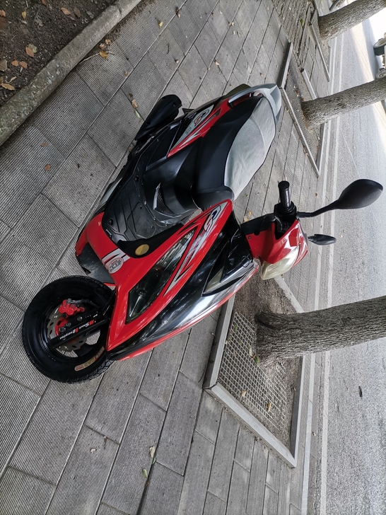 鬼火125踏板摩托车转让    车子成色新...