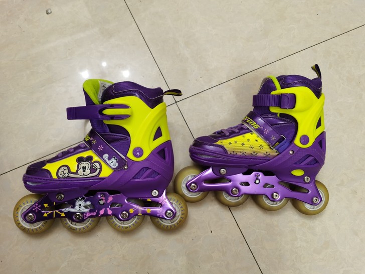 儿童轮滑鞋，孩子穿小了，特低价甩卖