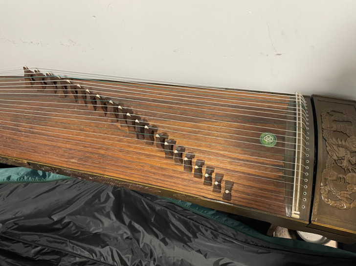 扬声祥云古筝，9.9新。价格为自提，不讲价...