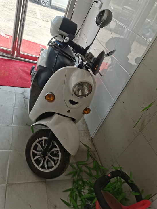 姐姐闲置爱玛电动车！有意私聊