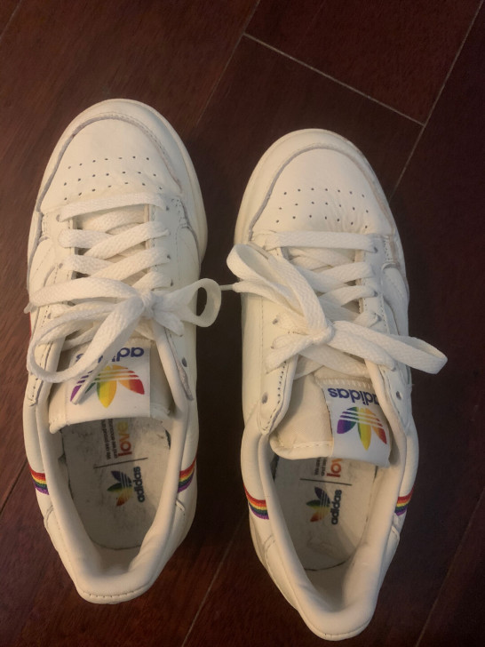 阿迪达斯彩虹板鞋。代购买的。36码