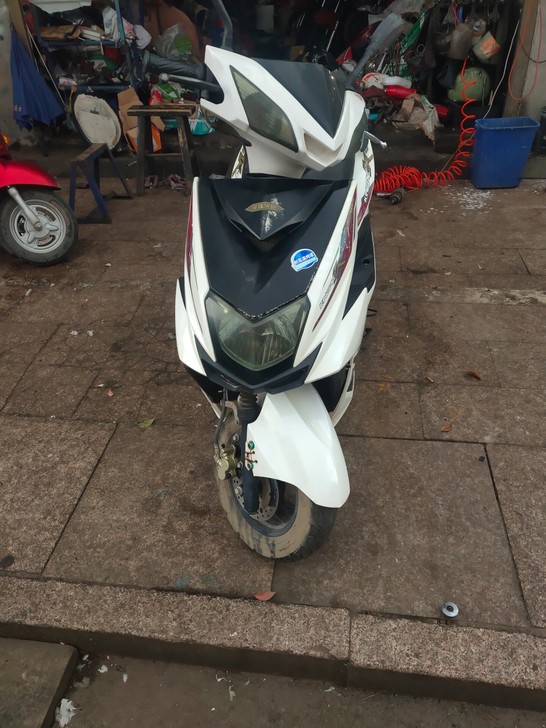 迅鹰踏板车  车子有七成新  车子好 力气...