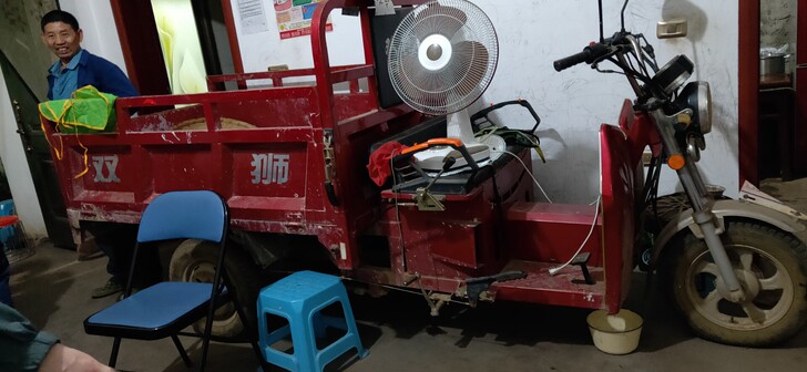 三轮摩托车,烧油的,很没有用到,用不到了,...