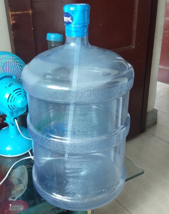 麦积区一马路有纯净水空桶，有想要的联系