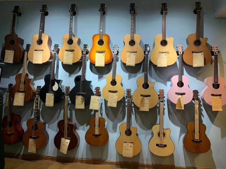 【琴行倒闭】【低价处理】琴行高品质闲置吉他...