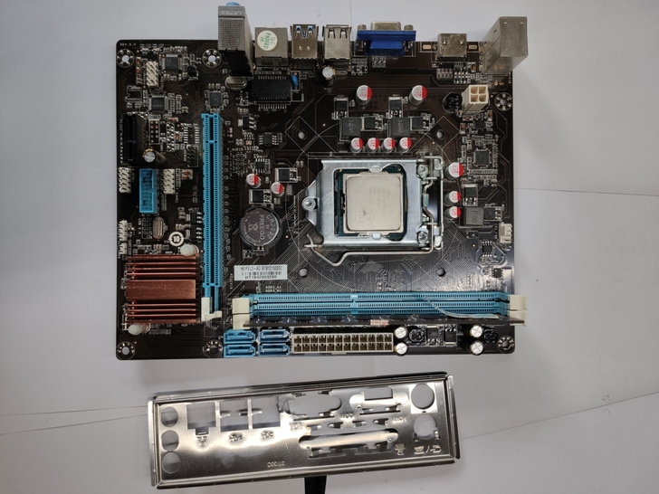 i3 3240主板cpu内存套装，成色如图...