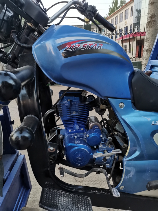 三轮摩托全部低价出售，有需要的联系我吧！