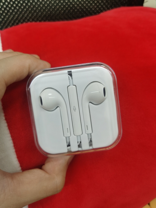 出， 华为通用耳机，全新，音质很好，圆孔接...