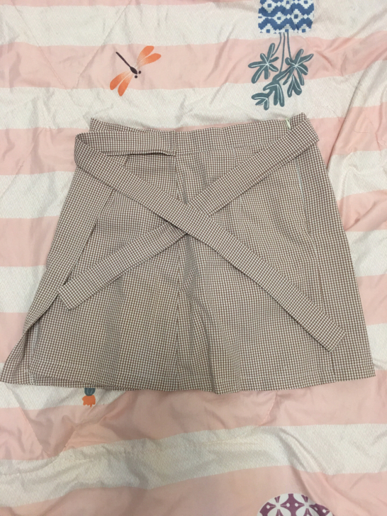 几乎全新,质量挺不错的,因家里衣服太多,所...