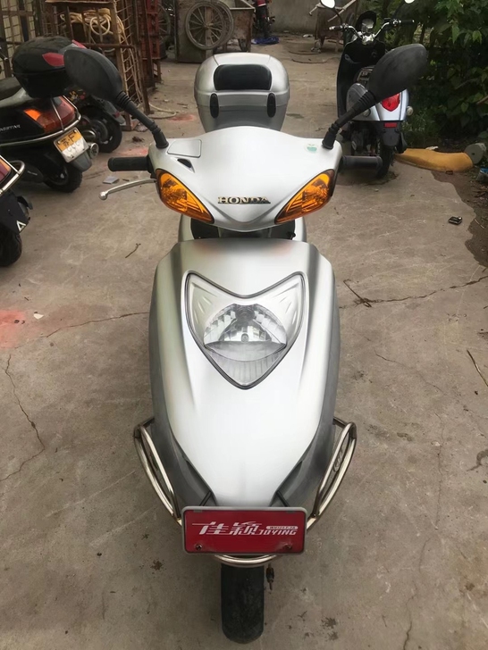 闲置一本五羊本田摩托车整车，正规实体店买的...