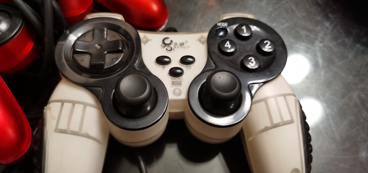 北通游戏手柄，usb接口，即插即用，以前买...