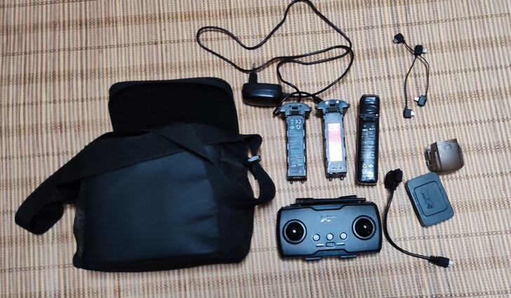zino pro炸机出电池，充电器，手柄，...