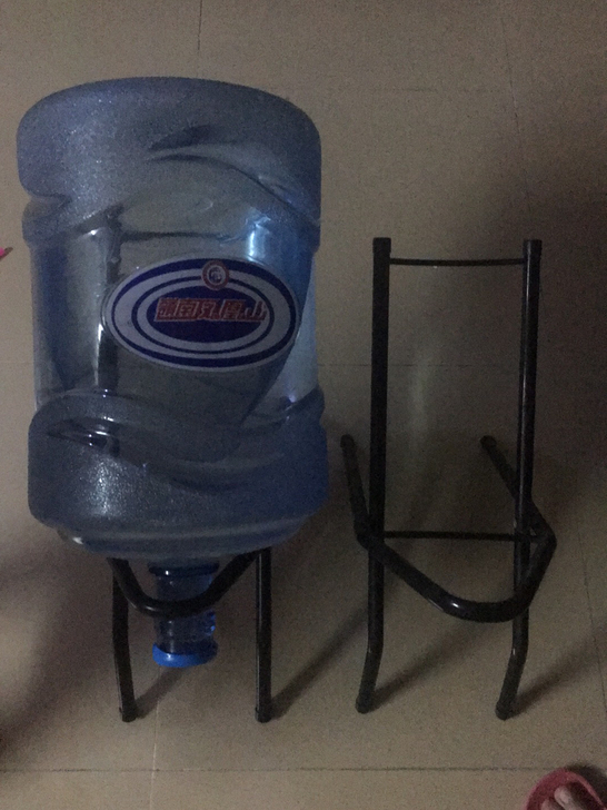 水桶架两个,水桶出水器3个,有需要联系##...