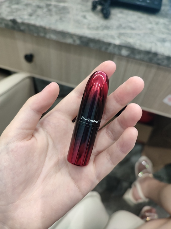 mac口红，用了好几次，现在闲置了