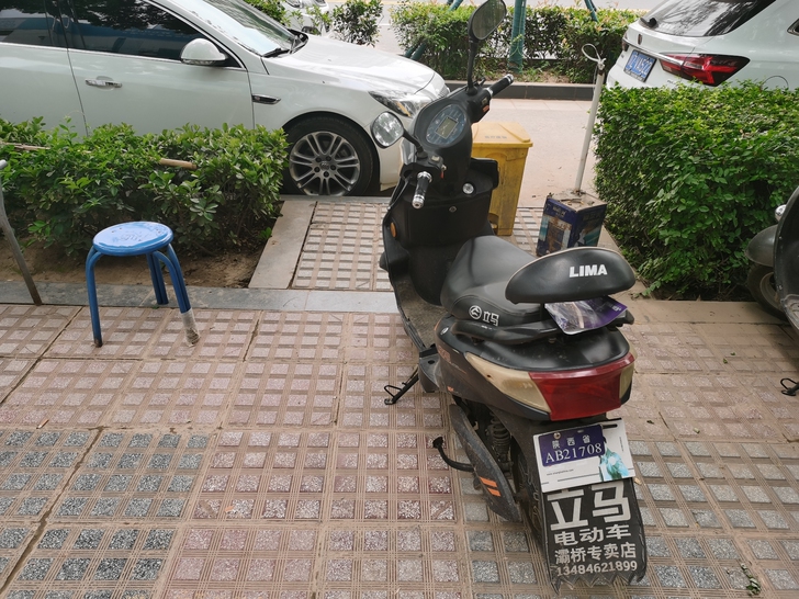 个人电动车，使用良好，能跑40多公里，可小...