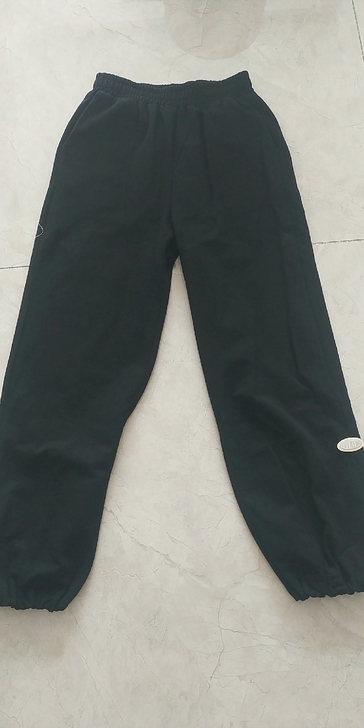 卫裤，松紧腰。可以穿到125斤，不退换