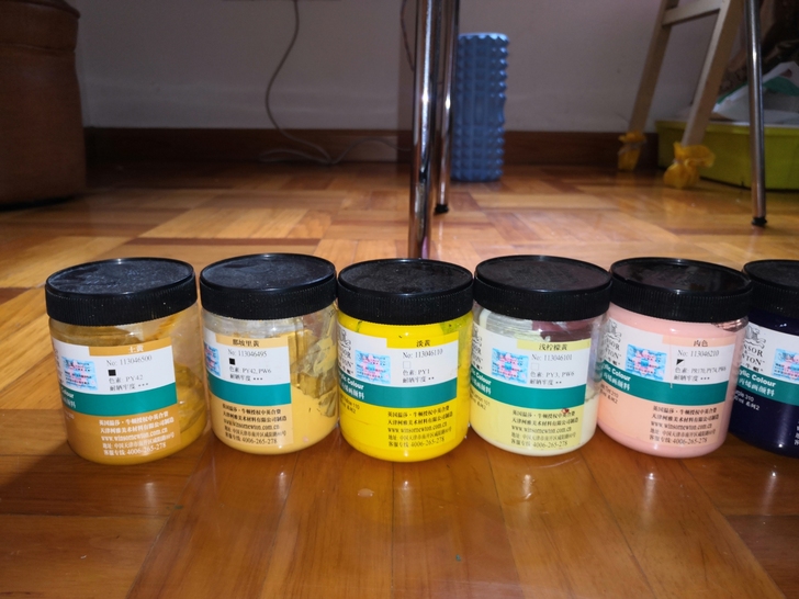 转手原因 :美术生一枚 集训完还剩很多颜料...