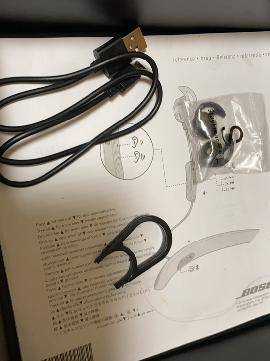 bose 博士QC30 降噪耳机的包装盒，...