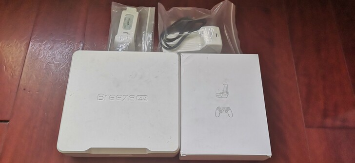 昊翔轻风四轴的大全套，物品如图，包邮转，售...