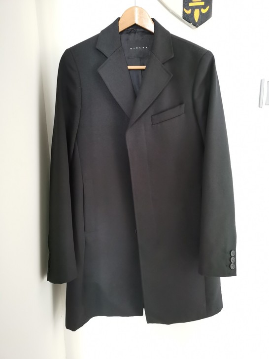 Sisley男装西服长外套。穿过很少的次数...