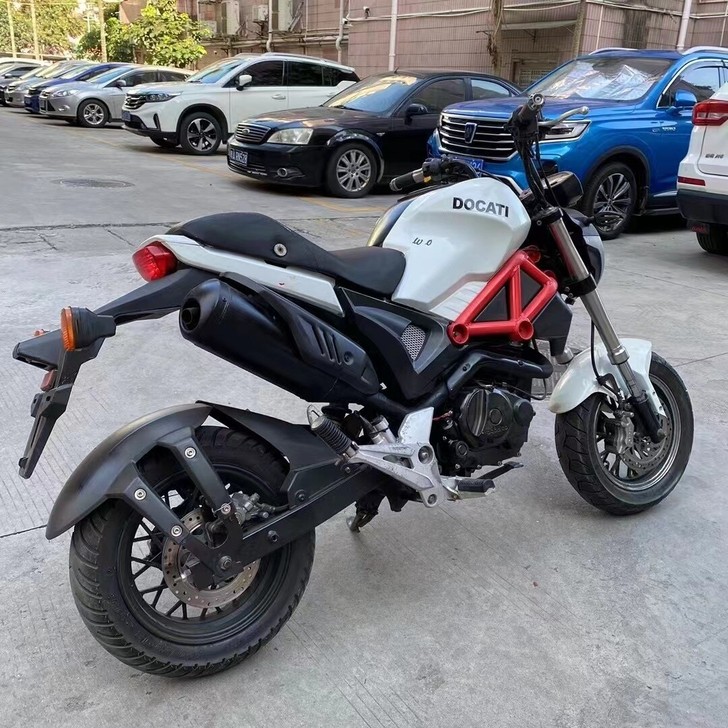 小怪兽 小跑车 踏板