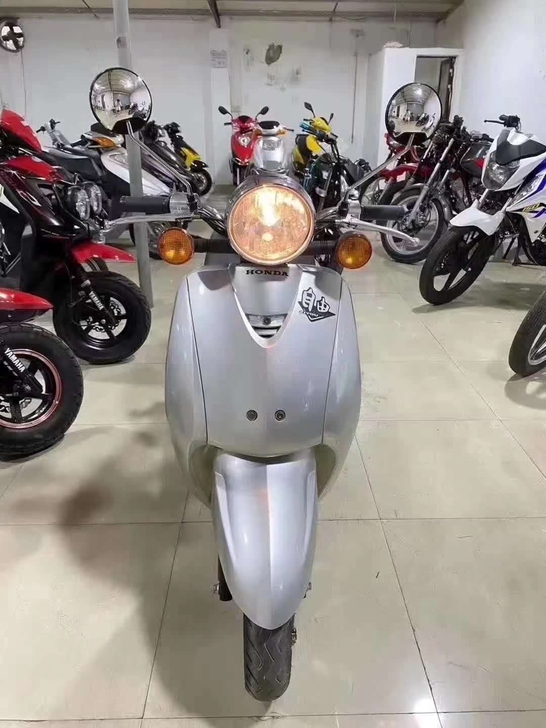 正品五羊本田自由小龟50cc 车况完美 九...