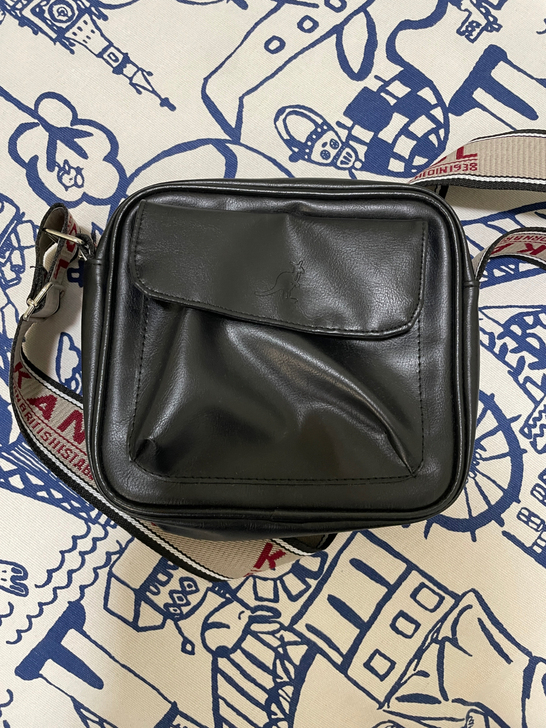 男士休闲单肩包 买来背过一次 就闲置了 淘...