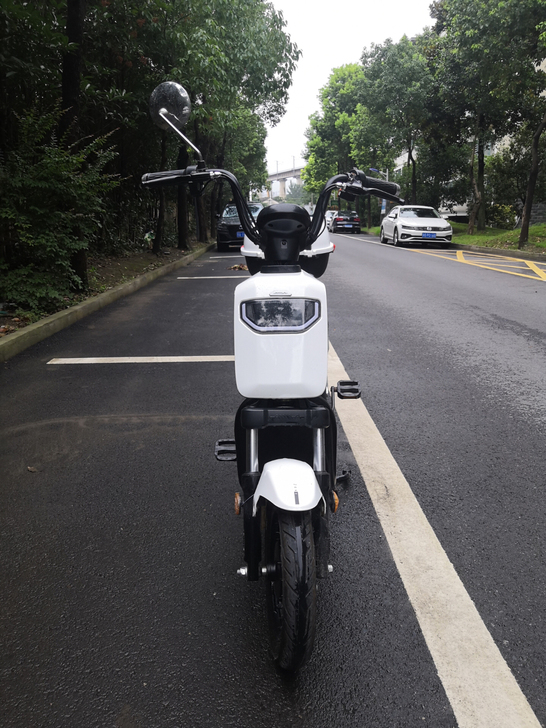 爱玛电动车，20安锂电池，可以拿下来充电，...