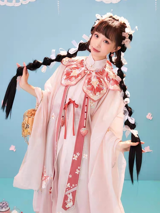 十三余草莓兔兔汉服，M码，全新仅试，吊牌不...