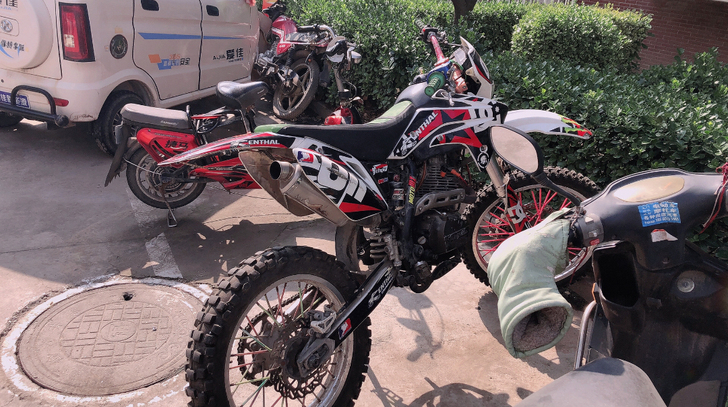 MX6越野250摩托车，前轮胎新的胎毛都在...