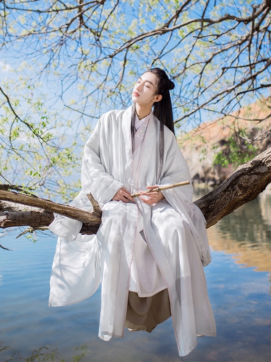 汉服太多了，现准备清衣柜，随机出福袋。因为...