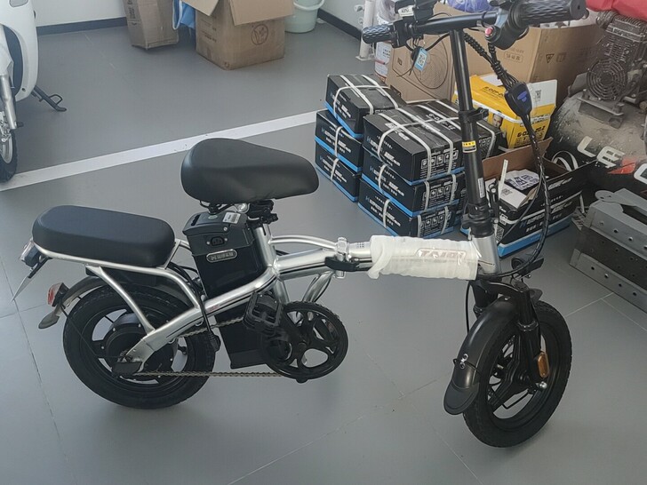 哈啰智能电动车1899元，全国包邮