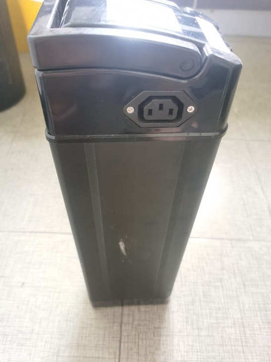 48V20A锂电池，九成新，线下绿源电动车...
