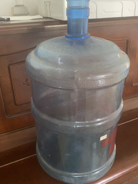 农夫山泉的桶 没桶不卖给水 不要水了桶还不...