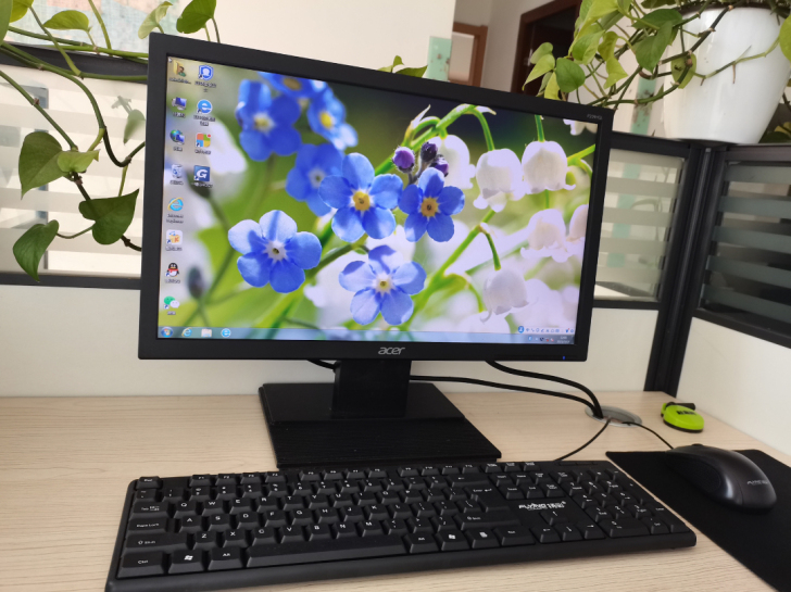 联想品牌台式电脑低价转让，公司前景效益不好...