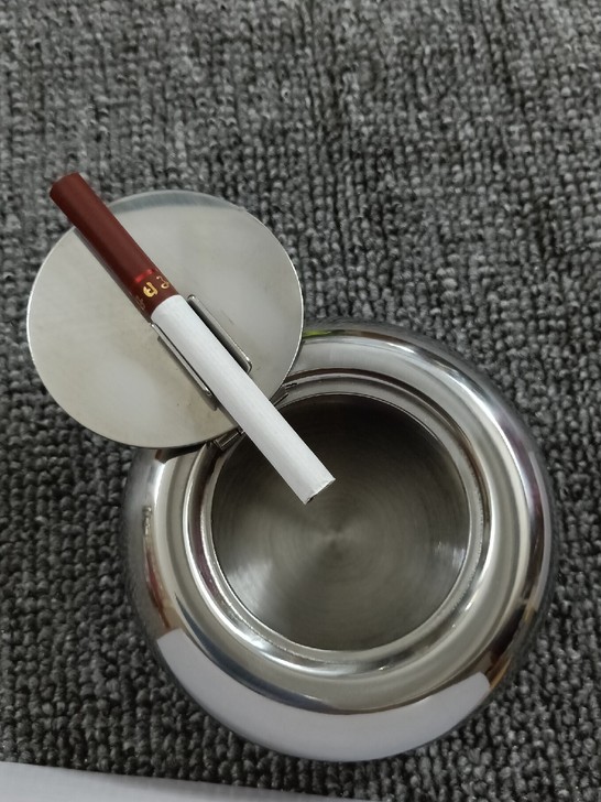 双立人小号烟灰缸感兴趣的话给我留言吧！