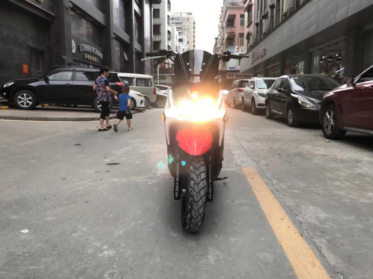 出售二手路虎八代踏板车，几乎全新，喜欢的兄...