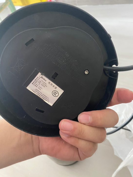 美的电热水壶，99京东买的，用了几天，里面...