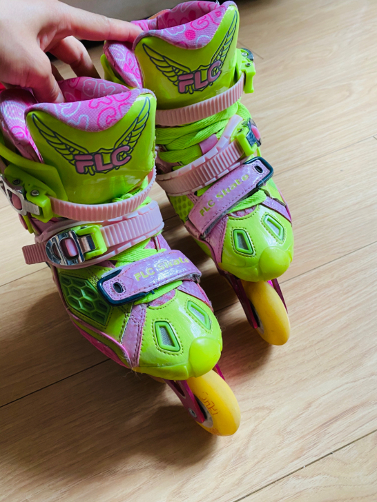 转FLC 闪灯轮子轮滑鞋