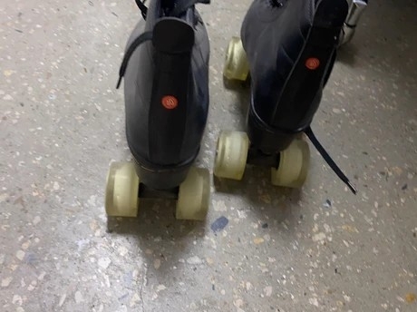 鲸匠品牌 双排溜冰鞋  9.5成新  只留...